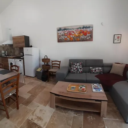 Nyaraló Garouille *